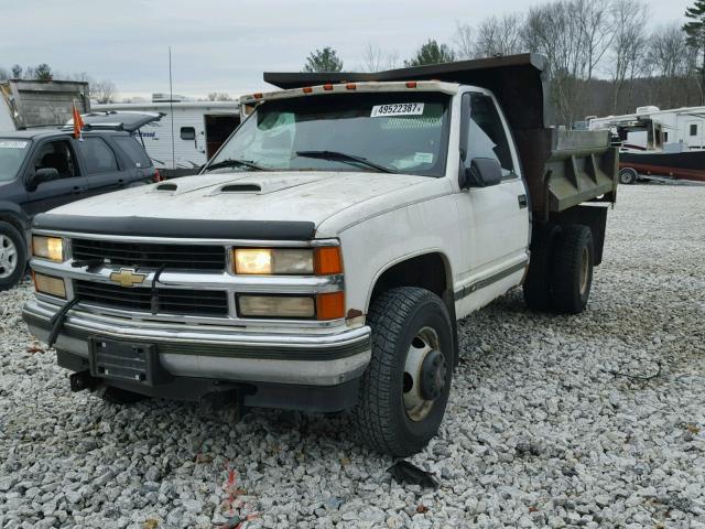 1GDJK34R6WF039119 - 1998 GMC SIERRA K35 WHITE photo 2