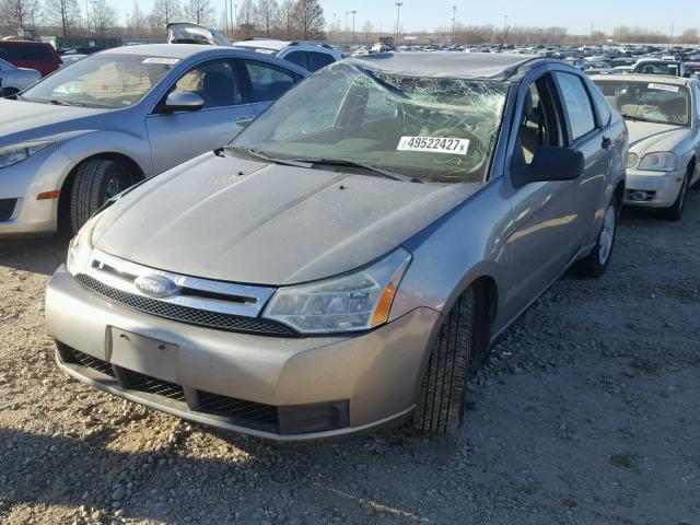 1FAHP34N28W237870 - 2008 FORD FOCUS S/SE GRAY photo 2