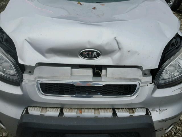 KNDJT2A1XB7264870 - 2011 KIA SOUL SILVER photo 9