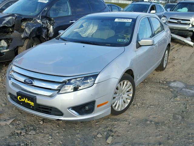 3FADP0L38AR137679 - 2010 FORD FUSION HYB SILVER photo 2