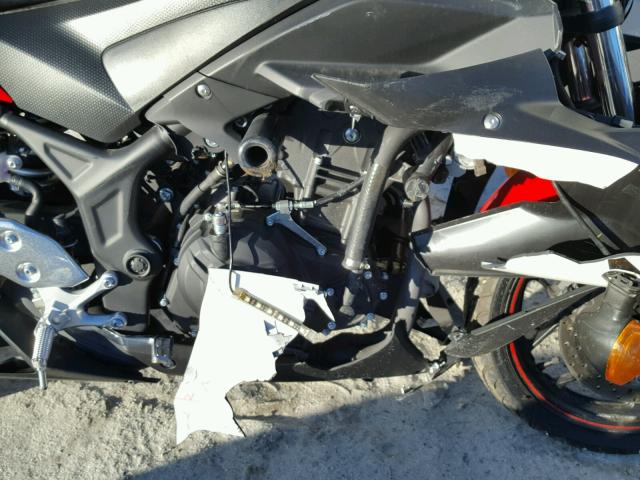 MH3RH06Y3GK014648 - 2016 YAMAHA YZFR3 WHITE photo 7