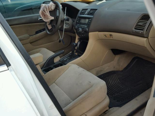 1HGCM56405A164876 - 2005 HONDA ACCORD LX WHITE photo 5