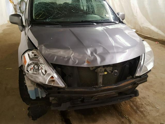 3N1BC11E59L370783 - 2009 NISSAN VERSA S SILVER photo 9