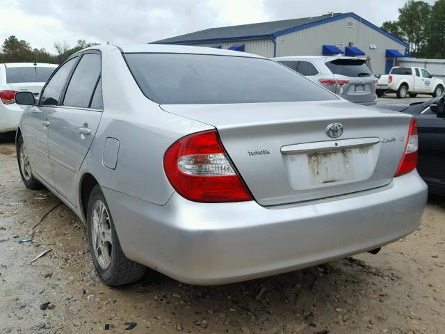 4T1BE32K42U604054 - 2002 TOYOTA CAMRY LE SILVER photo 3