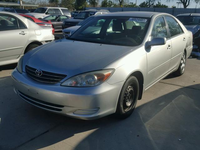 4T1BE30K92U093878 - 2002 TOYOTA CAMRY LE SILVER photo 2