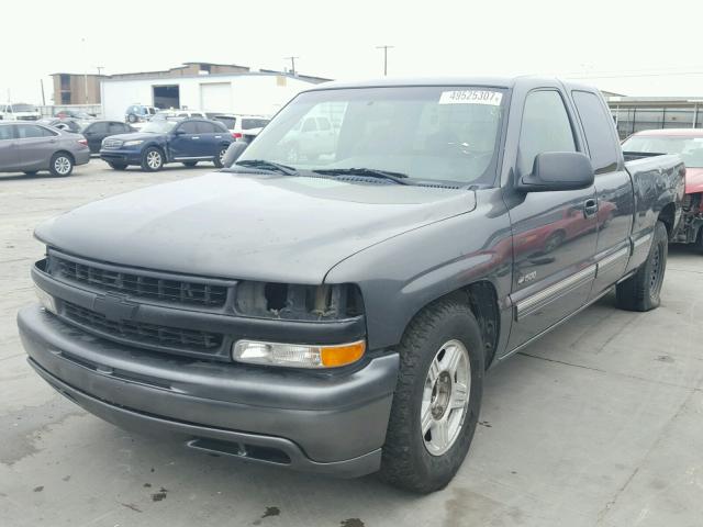 2GCEC19TX11166242 - 2001 CHEVROLET SILVERADO GRAY photo 2