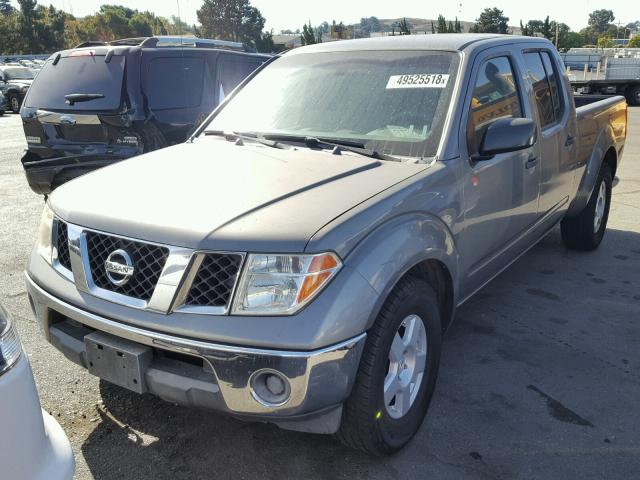 1N6AD09U17C406065 - 2007 NISSAN FRONTIER C GRAY photo 2