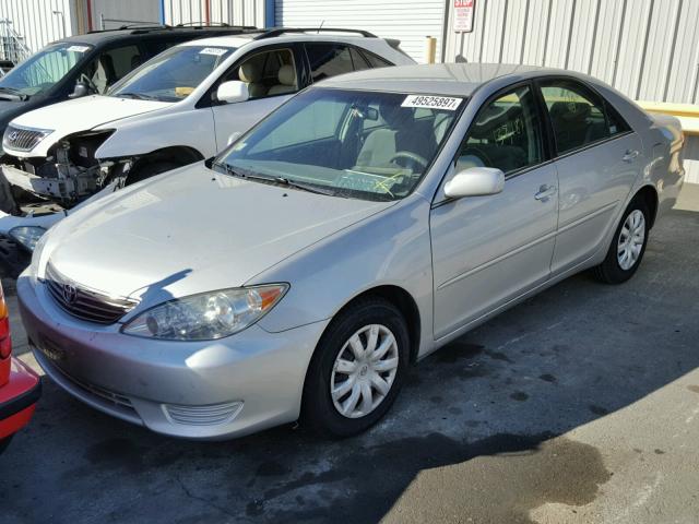 4T1BE32K95U425805 - 2005 TOYOTA CAMRY LE TAN photo 2