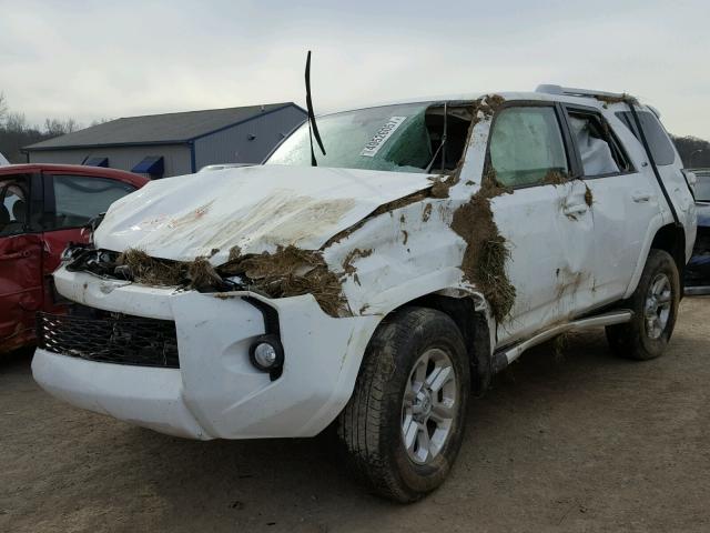 JTEBU5JR9F5212765 - 2015 TOYOTA 4RUNNER SR WHITE photo 2