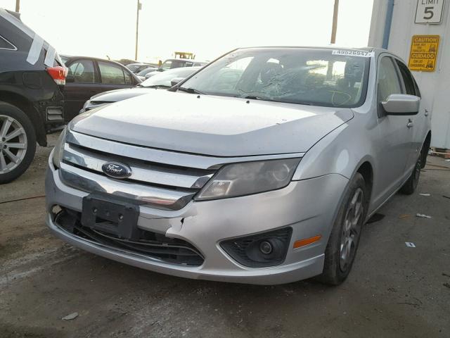 3FAHP0HA3AR158075 - 2010 FORD FUSION SE SILVER photo 2