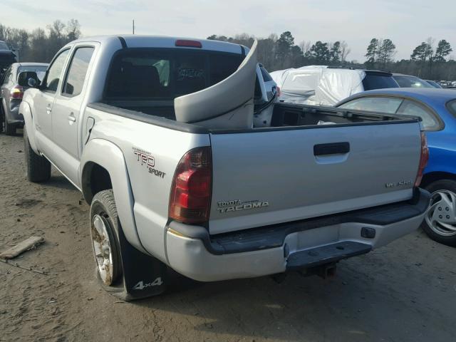 5TELU42N07Z437055 - 2007 TOYOTA TACOMA DOU SILVER photo 3