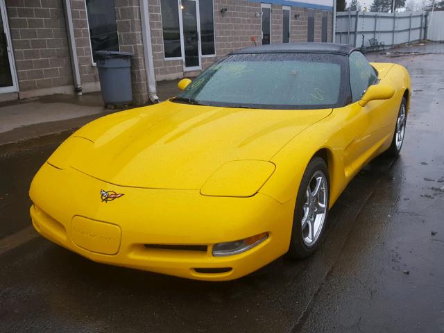 1G1YY32G725126264 - 2002 CHEVROLET CORVETTE YELLOW photo 2