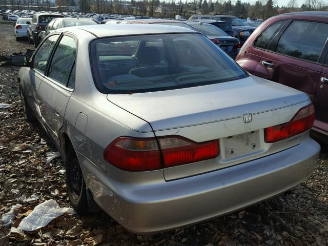 1HGCG1642WA004466 - 1998 HONDA ACCORD LX SILVER photo 3