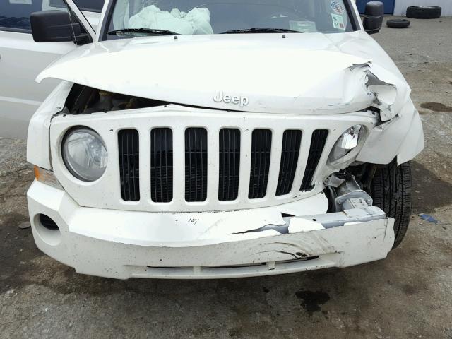 1J4NT2GB3AD531570 - 2010 JEEP PATRIOT SP WHITE photo 7