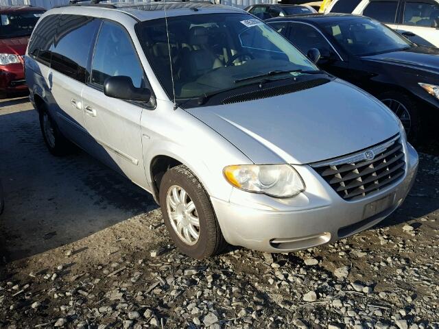 2A4GP54L57R154225 - 2007 CHRYSLER TOWN & COU SILVER photo 1