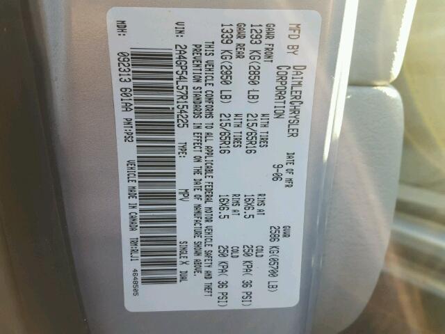 2A4GP54L57R154225 - 2007 CHRYSLER TOWN & COU SILVER photo 10