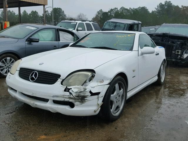 WDBKK47F5XF096640 - 1999 MERCEDES-BENZ SLK 230 KO WHITE photo 2