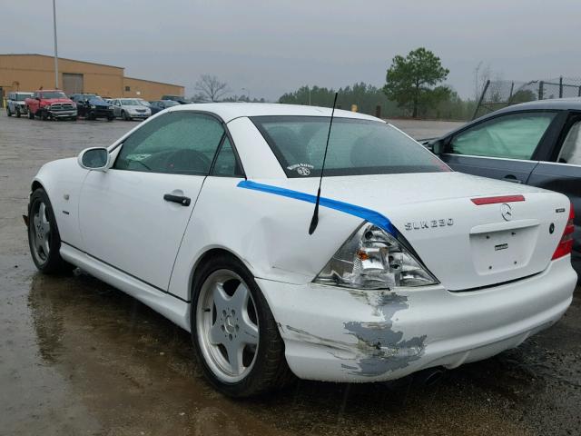 WDBKK47F5XF096640 - 1999 MERCEDES-BENZ SLK 230 KO WHITE photo 3