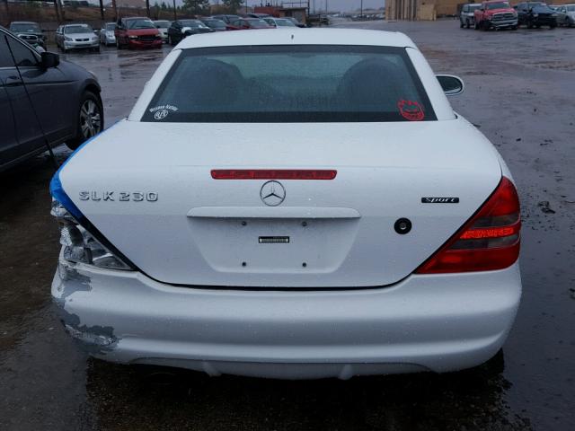 WDBKK47F5XF096640 - 1999 MERCEDES-BENZ SLK 230 KO WHITE photo 6