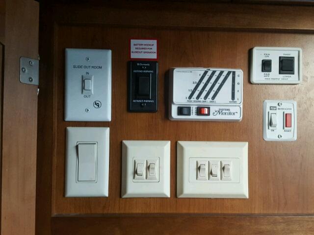 4YDF3642XBE780267 - 2011 KEYSTONE ALPINE WHITE photo 9