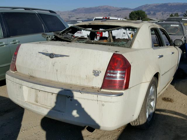 2C3AA63H25H606669 - 2005 CHRYSLER 300C WHITE photo 4