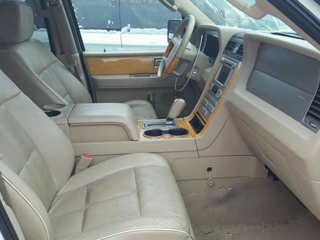 5LMFL28527LJ10790 - 2007 LINCOLN NAVIGATOR WHITE photo 5