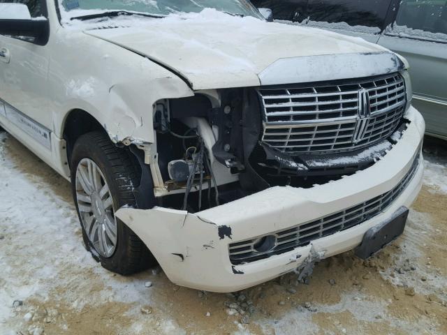 5LMFL28527LJ10790 - 2007 LINCOLN NAVIGATOR WHITE photo 9