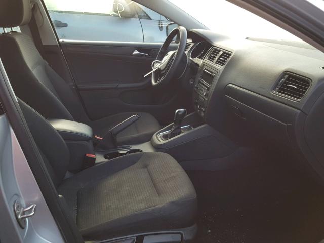 3VW2K7AJ1FM344832 - 2015 VOLKSWAGEN JETTA BASE ვერცხლისფერი ფოტო 5