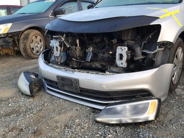 3VW2K7AJ1FM344832 - 2015 VOLKSWAGEN JETTA BASE ვერცხლისფერი ფოტო 9