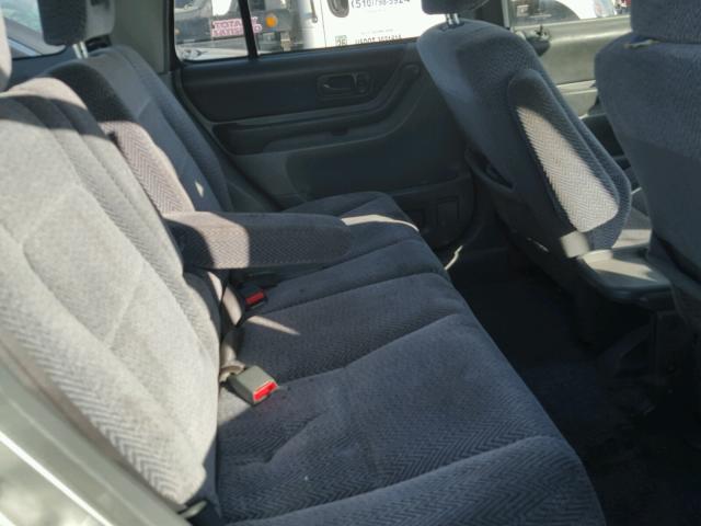 JHLRD1846VC072984 - 1997 HONDA CR-V LX SILVER photo 6