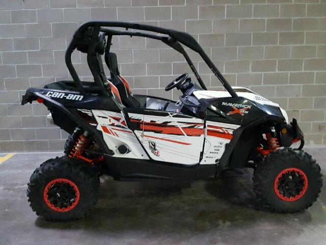 3JBPXDP10EJ000430 - 2014 CAN-AM MAVERICK 1 WHITE photo 1