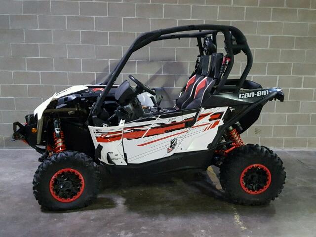 3JBPXDP10EJ000430 - 2014 CAN-AM MAVERICK 1 WHITE photo 3