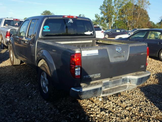 1N6AD07U26C446608 - 2006 NISSAN FRONTIER C GRAY photo 3