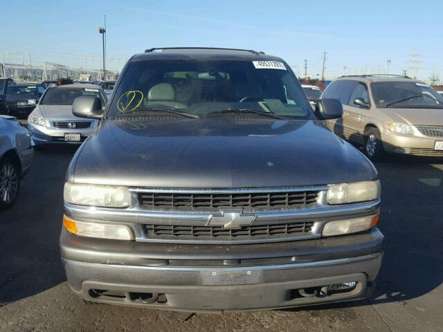 3GNEC16T02G260330 - 2002 CHEVROLET SUBURBAN GRAY photo 9