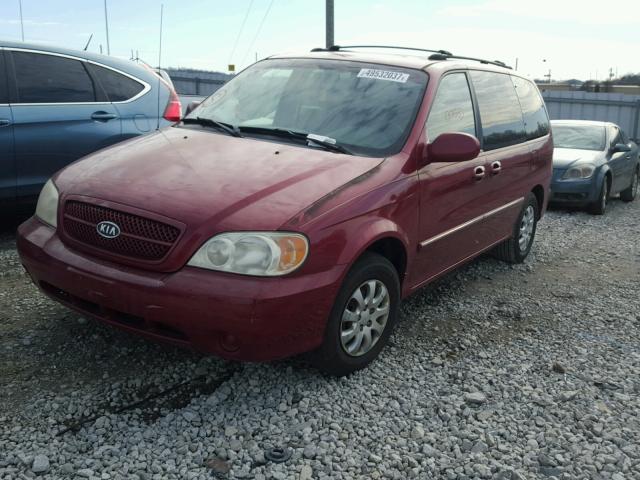 KNDUP131X56637716 - 2005 KIA SEDONA EX MAROON photo 2