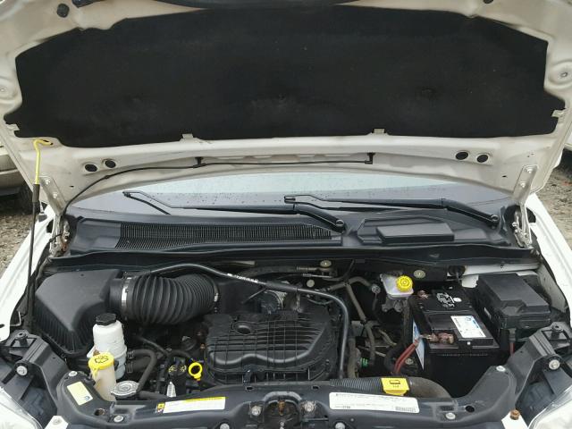 2A4RR5DG3BR664863 - 2011 CHRYSLER TOWN & COU WHITE photo 7