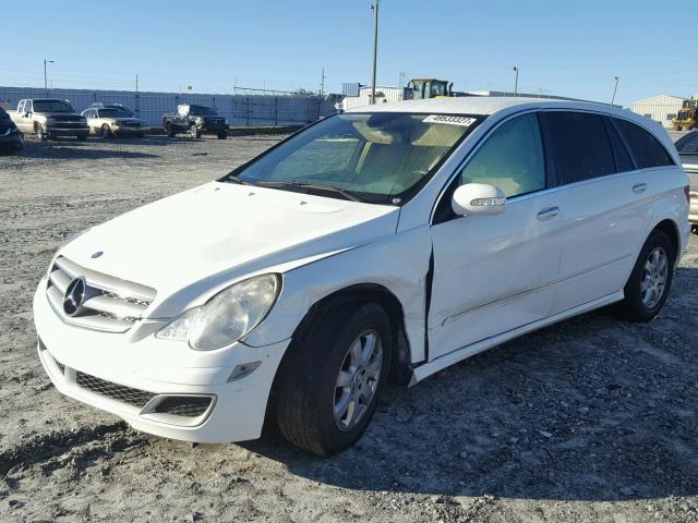 4JGCB65EX7A056185 - 2007 MERCEDES-BENZ R 350 WHITE photo 2