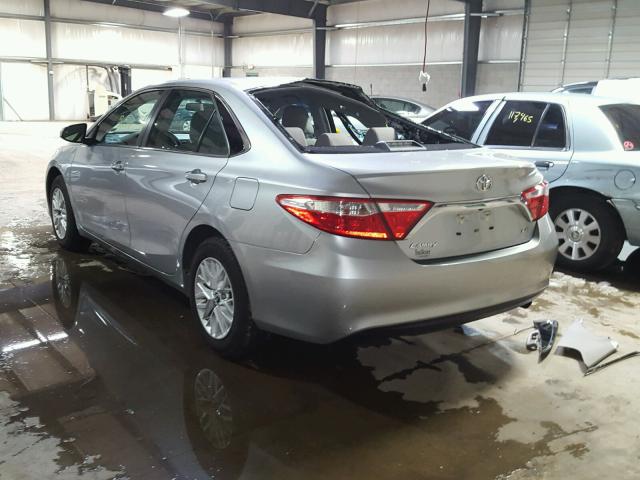4T1BF1FK7GU581145 - 2016 TOYOTA CAMRY LE ვერცხლისფერი ფოტო 3