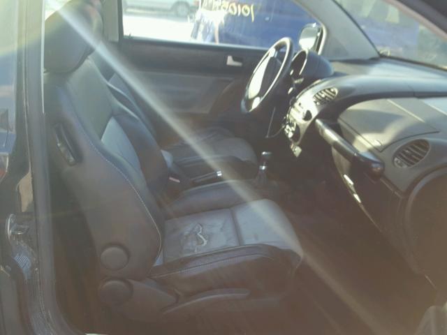3VWFE21C03M431100 - 2003 VOLKSWAGEN NEW BEETLE 黑色 照片 5