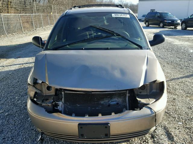 2C4GP44L33R231653 - 2003 CHRYSLER TOWN & COU TAN photo 9