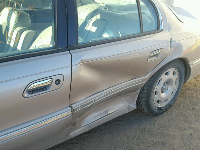 1LNHM97V32Y684247 - 2002 LINCOLN CONTINENTA GOLD photo 9