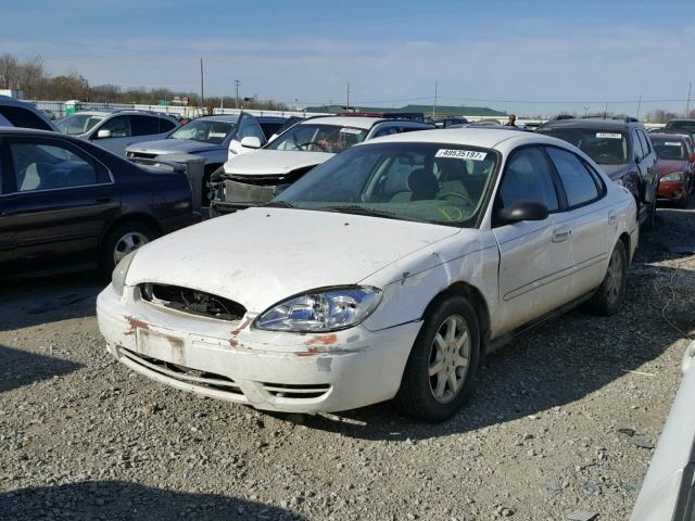 1FAFP53U75A253454 - 2005 FORD TAURUS SE WHITE photo 2