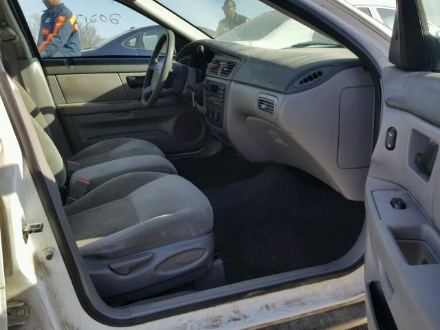 1FAFP53U75A253454 - 2005 FORD TAURUS SE WHITE photo 5