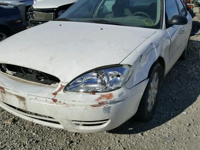 1FAFP53U75A253454 - 2005 FORD TAURUS SE WHITE photo 9