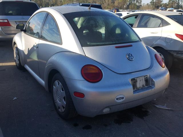 3VWBC21C7YM471895 - 2000 VOLKSWAGEN NEW BEETLE 银色 照片 3