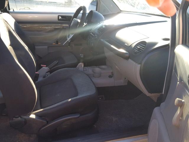 3VWBC21C7YM471895 - 2000 VOLKSWAGEN NEW BEETLE 银色 照片 5