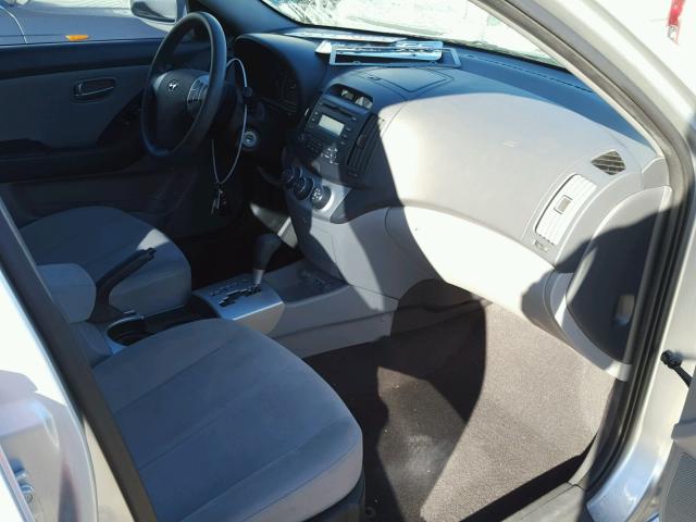 KMHDU46D19U706998 - 2009 HYUNDAI ELANTRA GL SILVER photo 5