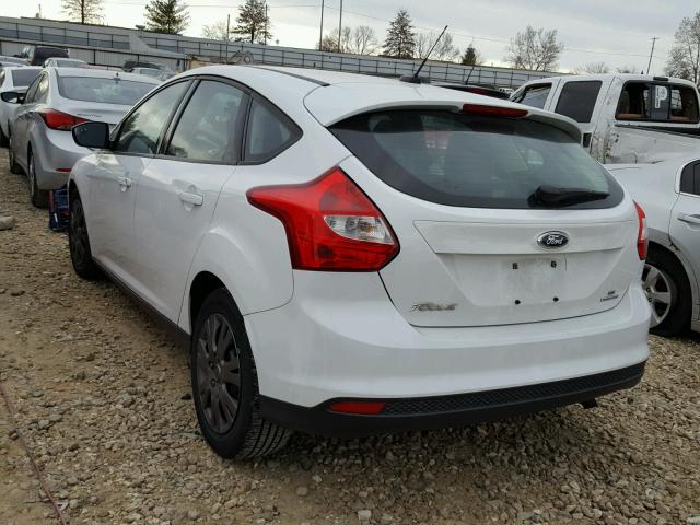 1FAHP3K23CL405163 - 2012 FORD FOCUS SE WHITE photo 3