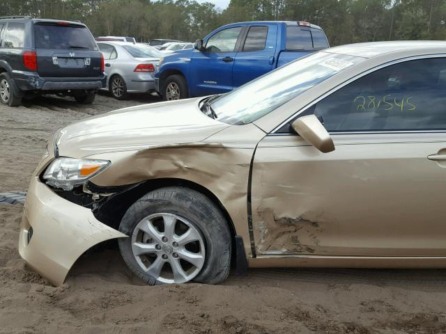 4T1BF3EK6BU694736 - 2011 TOYOTA CAMRY BASE GOLD photo 9