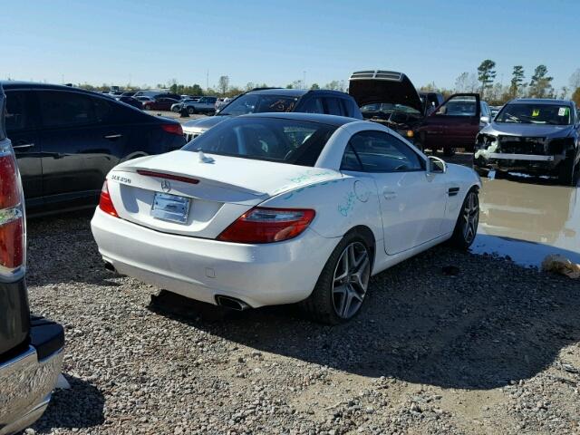 WDDPK4HA9EF090000 - 2014 MERCEDES-BENZ SLK 250 WHITE photo 4